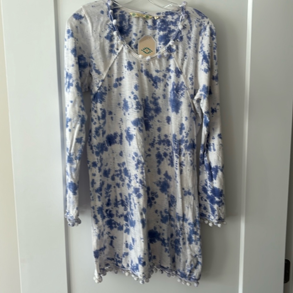 NWT Ocean blue tie dyed tunic w Pom pom trim size large.